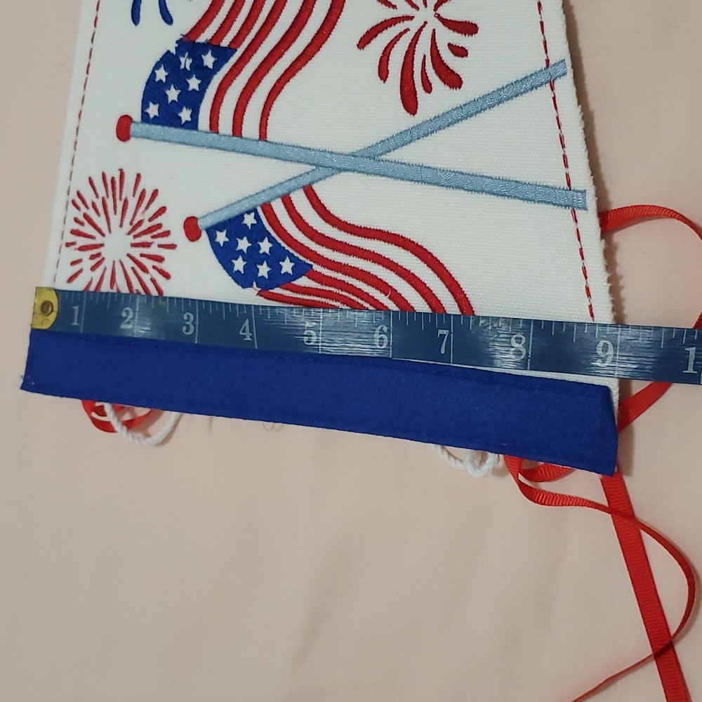 - 3 Wall Decor Flags - Picture 8 of 9